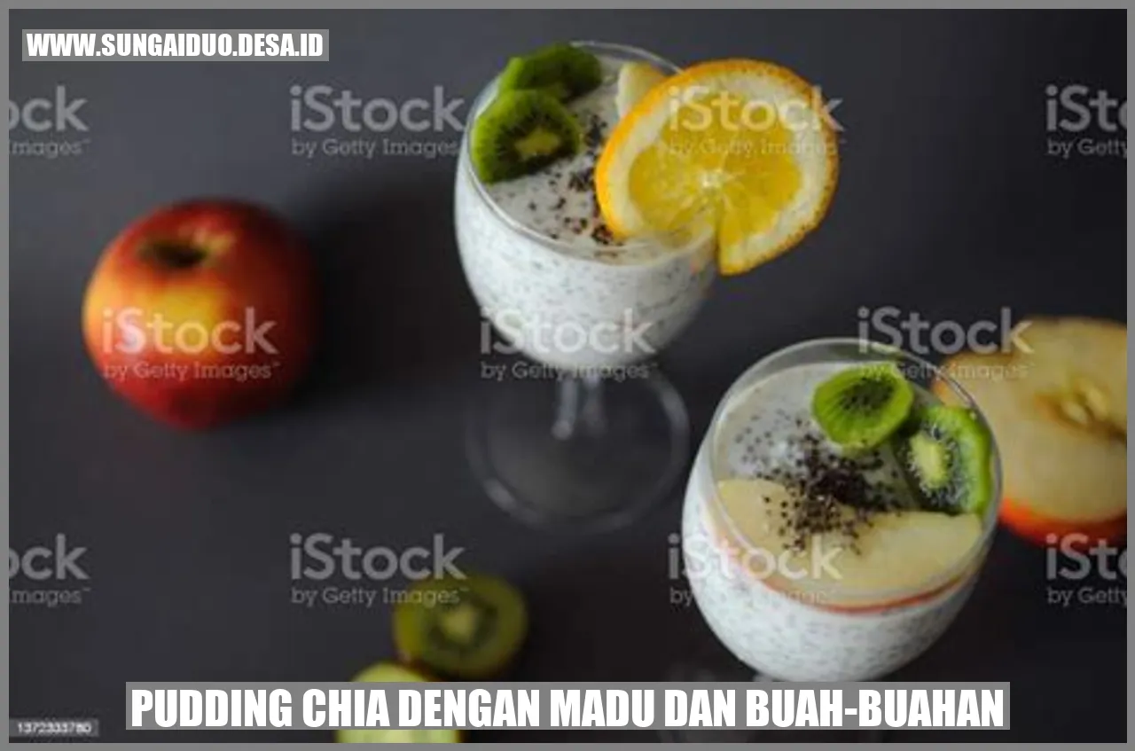 pudding chia dengan madu dan buah-buahan