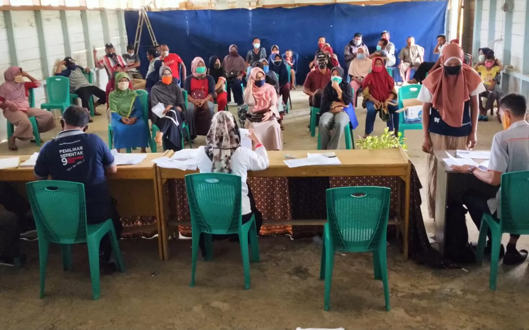 Penyerahan Bantuan Sosial Tunai (BST) dari Dinas Sosial Pusat bulan ke Delapan di Balai Nagari Sungai Duo